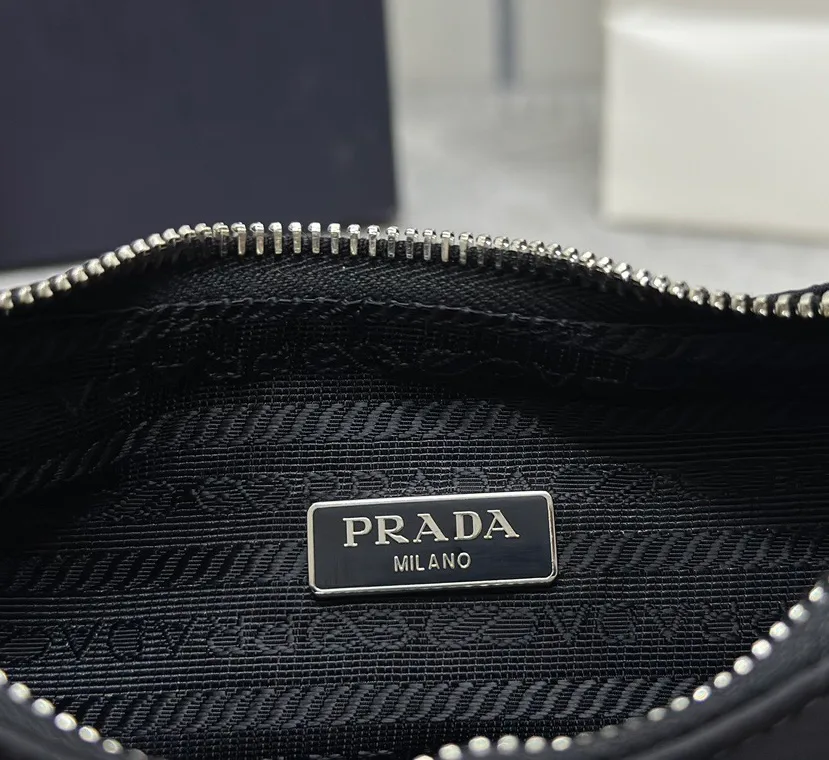Сумки На Ремне Женские Prada 11682038