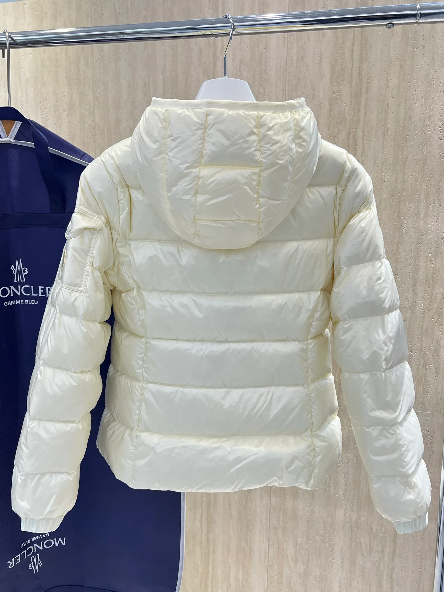 Куртки И Пуховики Мужские Moncler 18231421