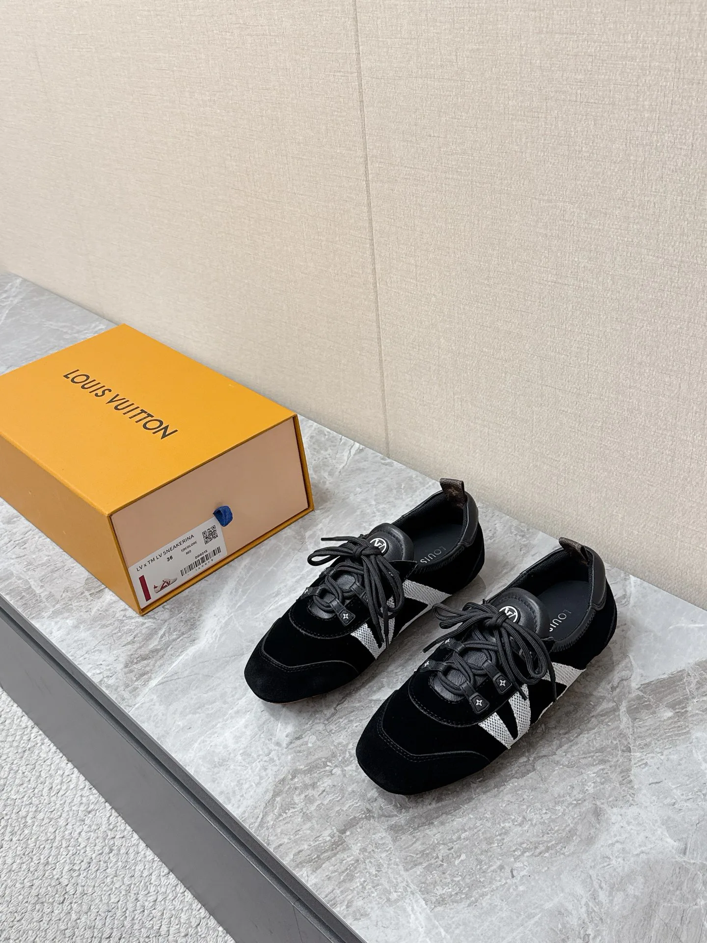 Кроссовки Женские Louis Vuitton 2625307