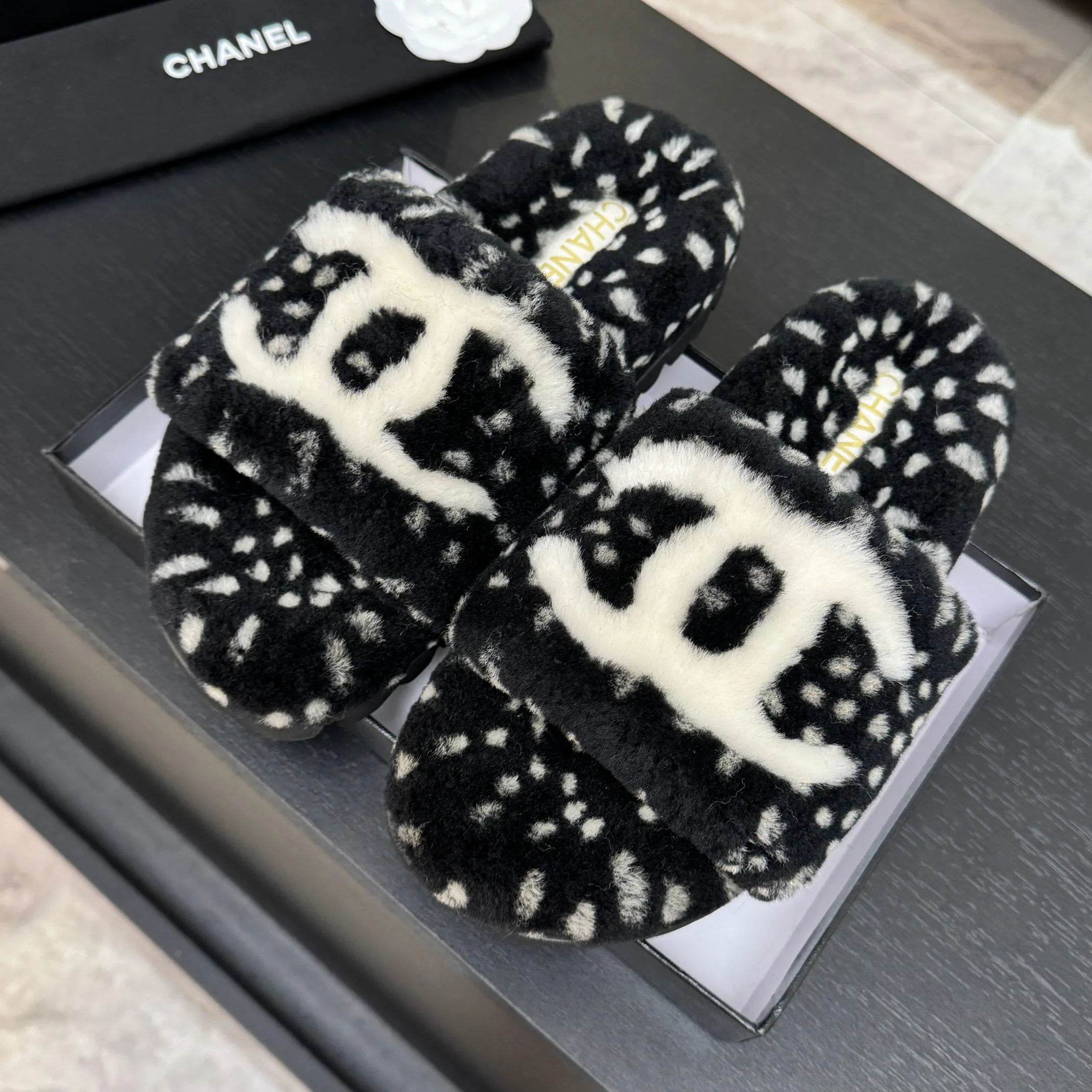 Тапочки Женские Chanel 18062758