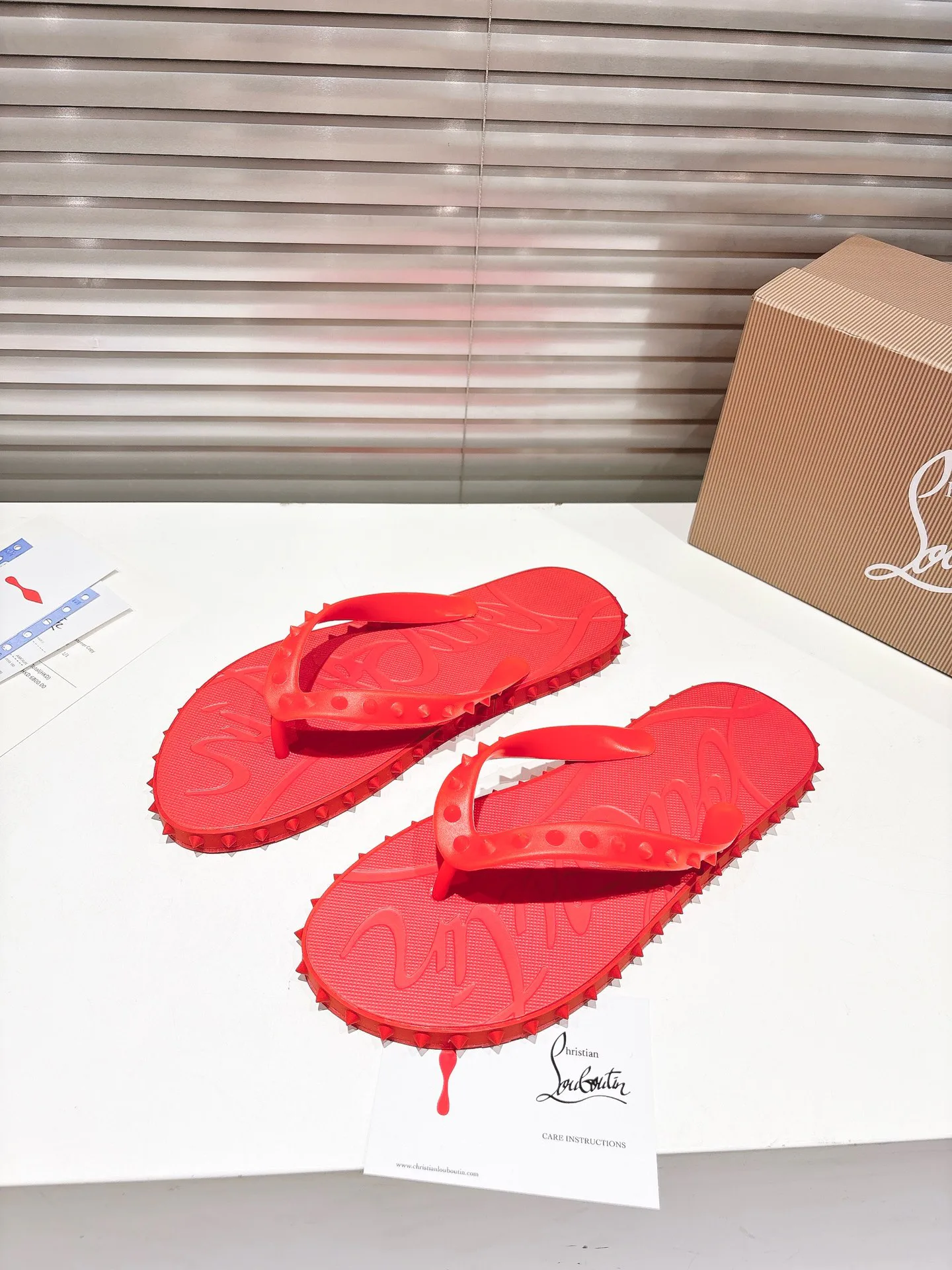 Шлепанцы Женские Christian Louboutin 17604586