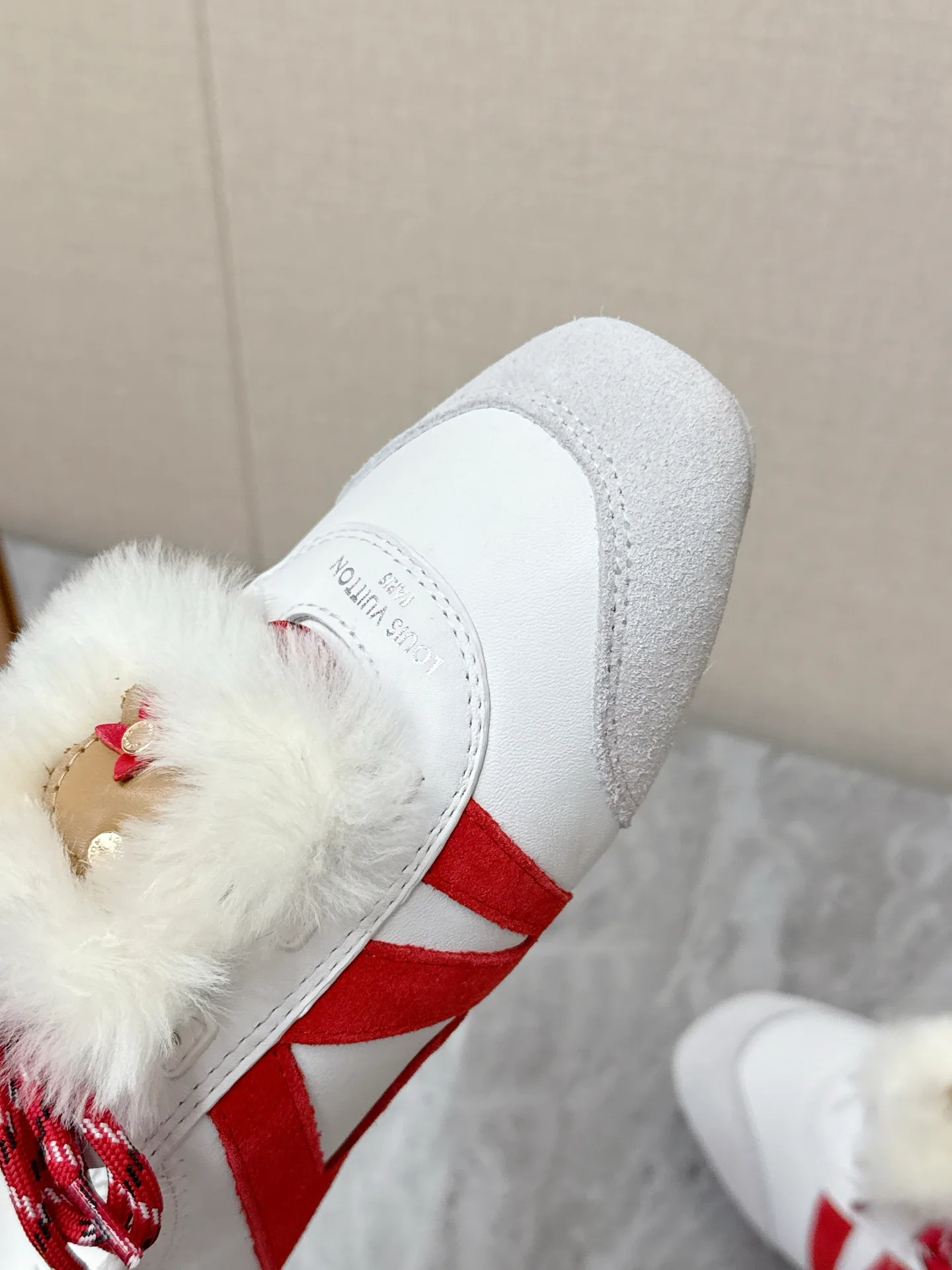 Кроссовки Женские Louis Vuitton 2625299