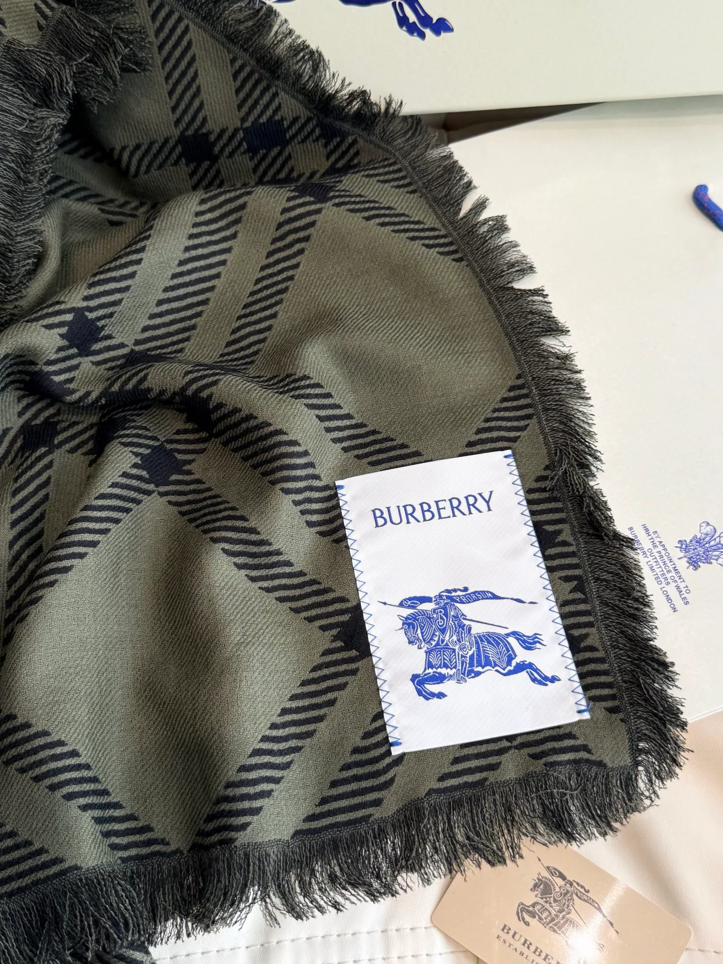Шарфы Burberry 18401209