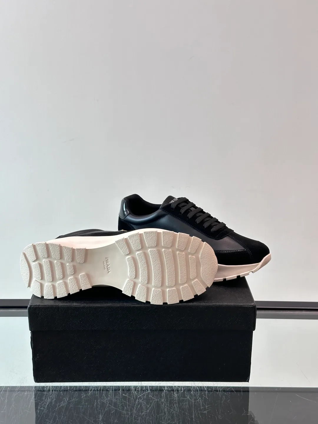 Кроссовки Женские Prada 18500610