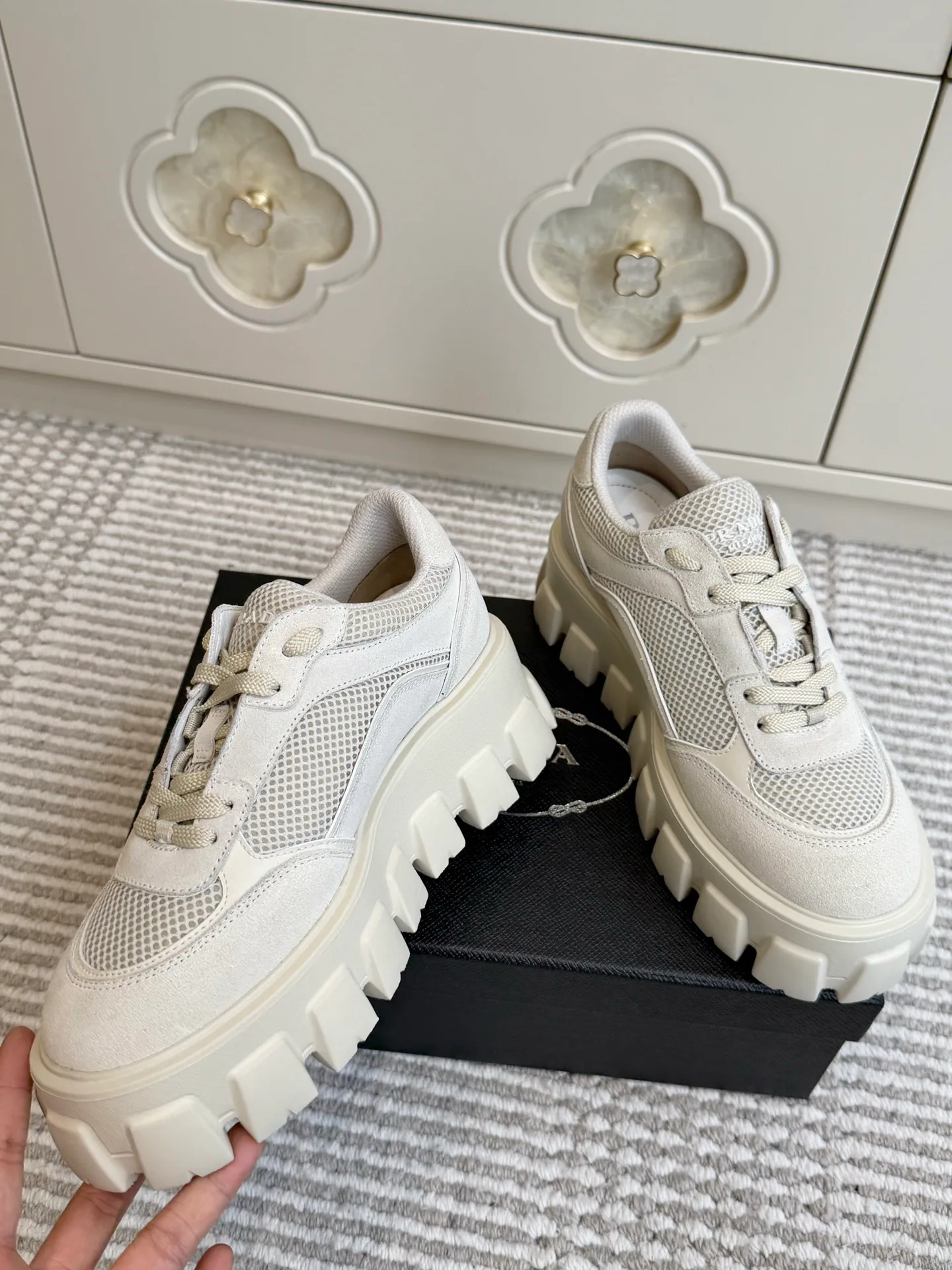 Кроссовки Женские Prada 18261280