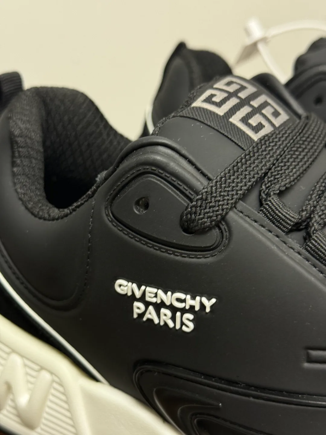 Кроссовки Женские Givenchy 18943106