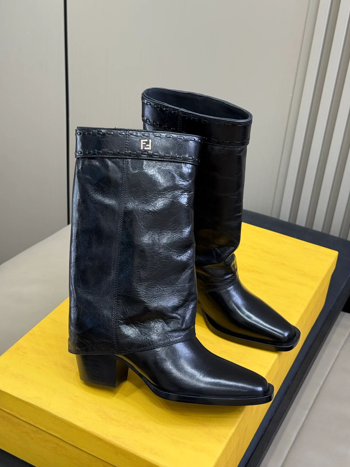 Сапоги Женские Fendi 18370130