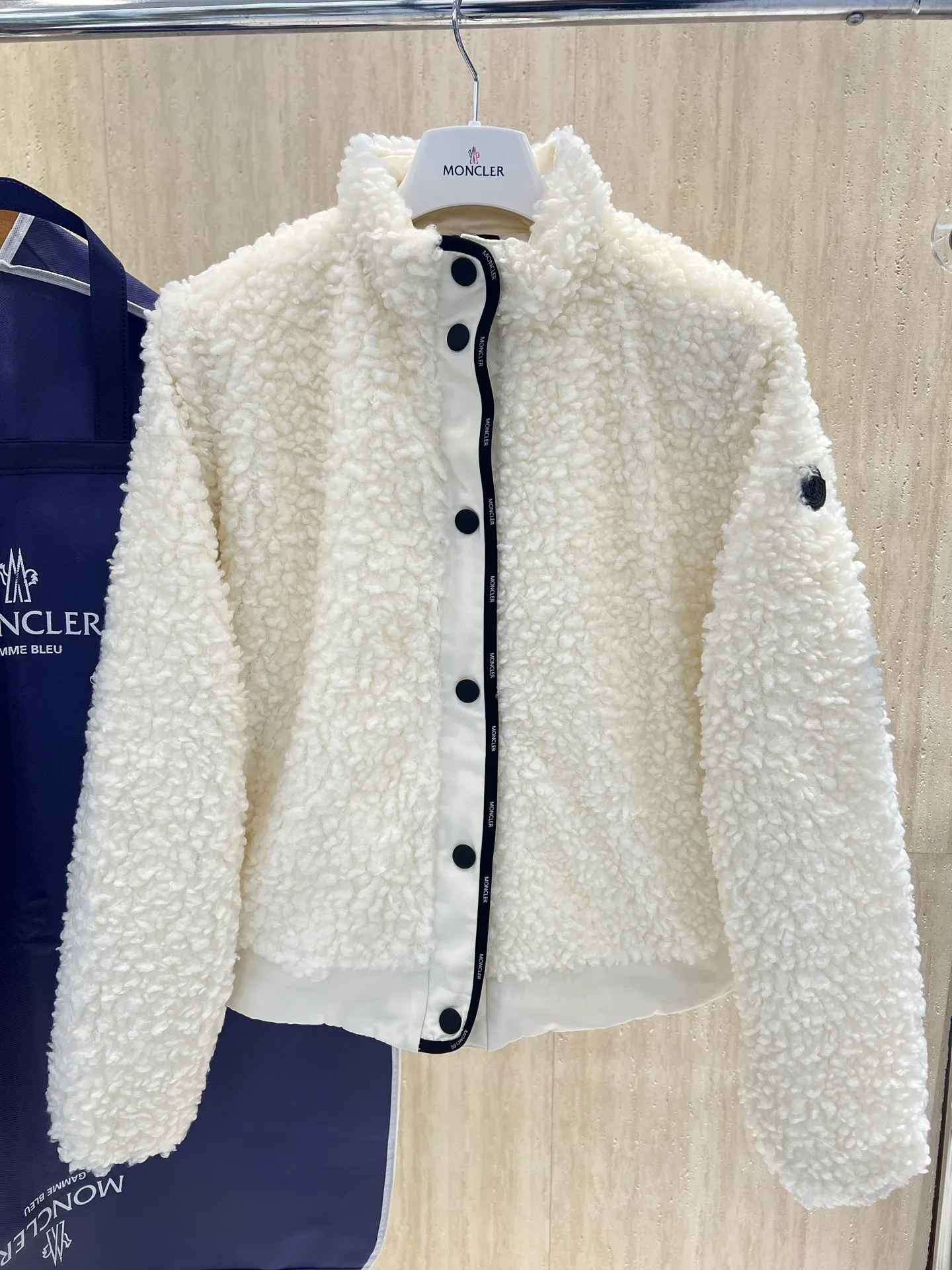 Куртки И Пуховики Женские Moncler 17958871