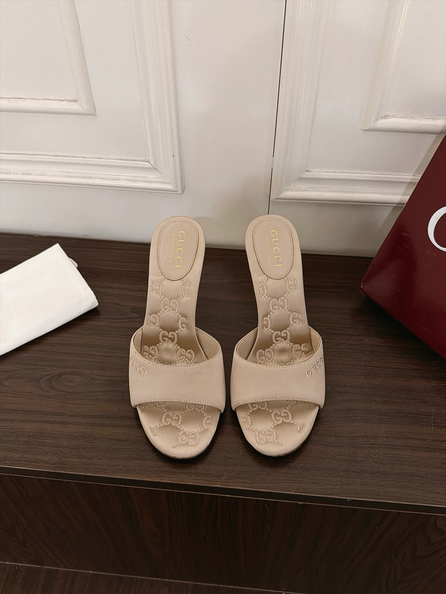 Босоножки Женские Gucci 18120658
