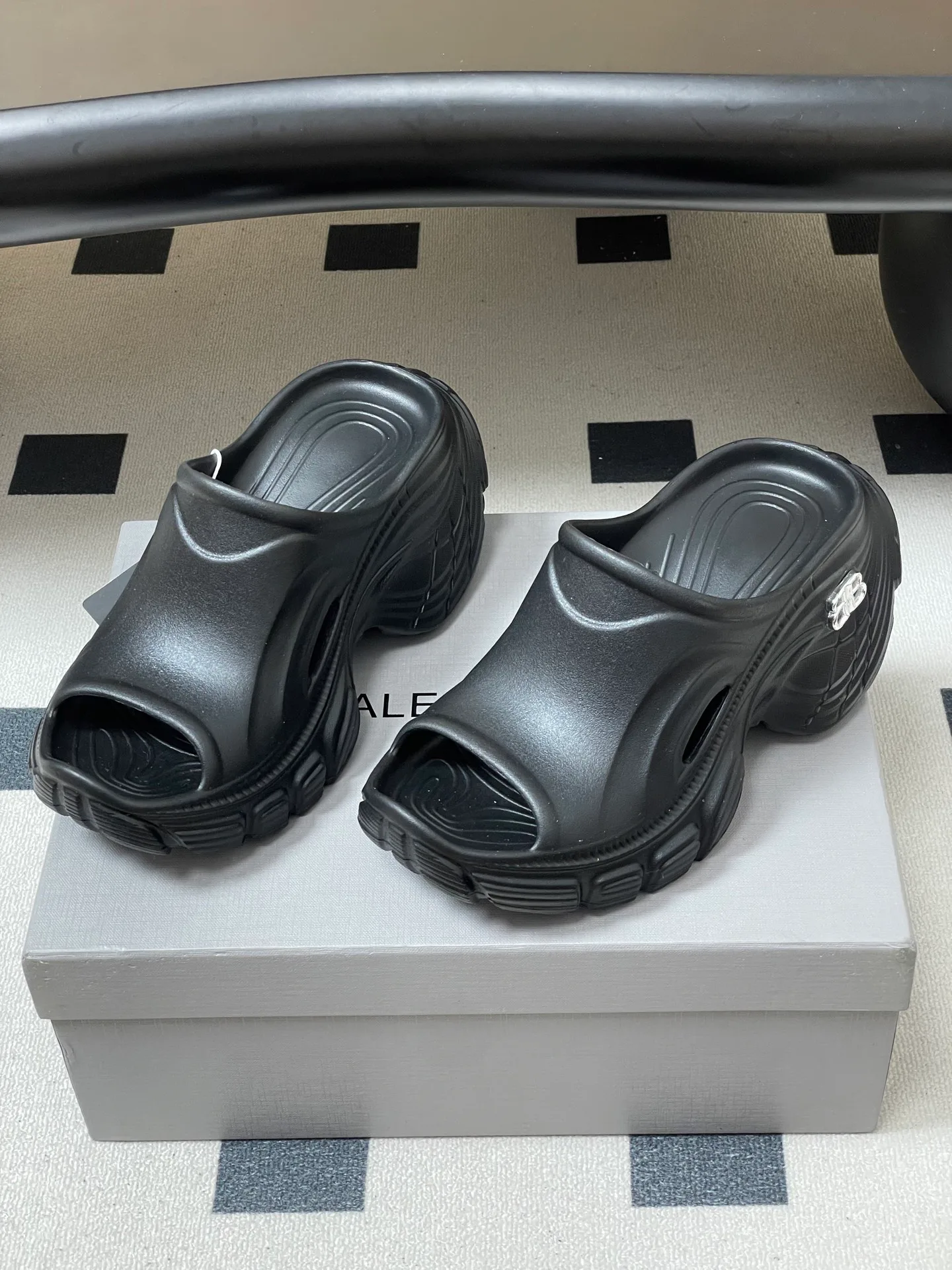Шлепанцы Женские Balenciaga 12958228