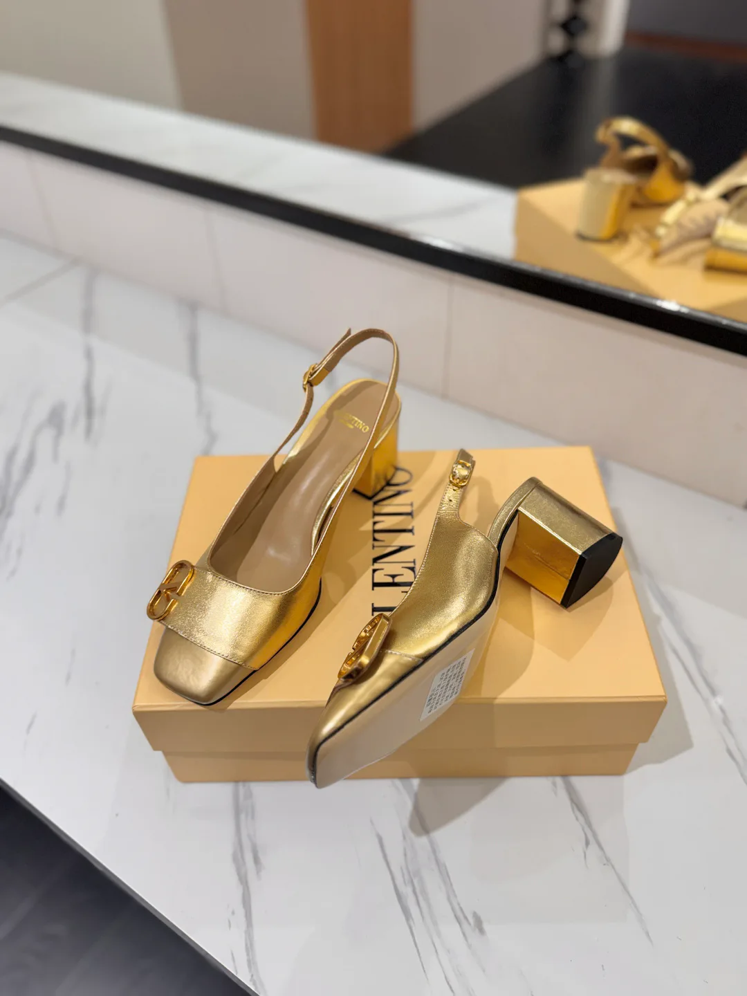 Босоножки Женские Valentino 18134902