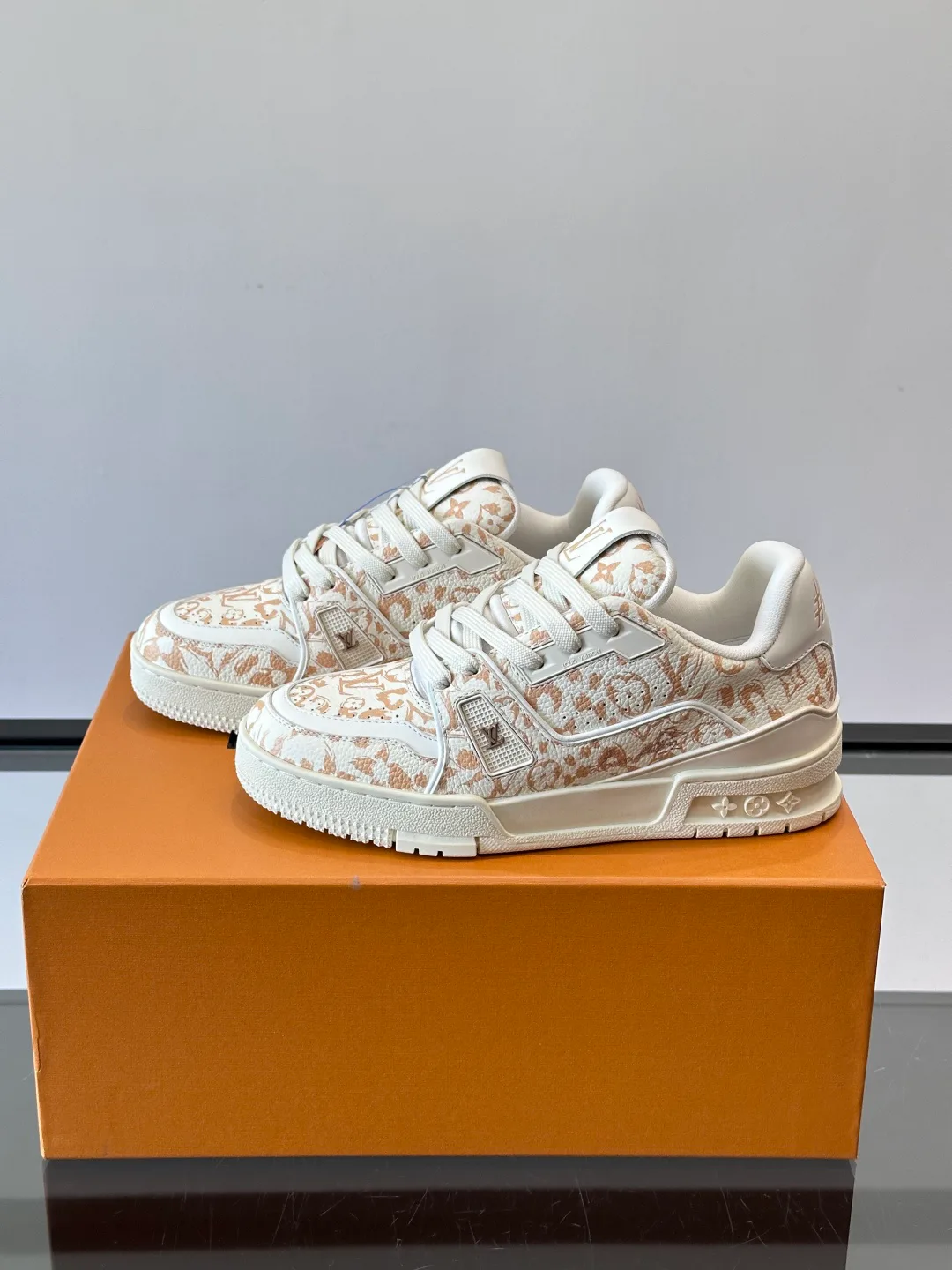 Кроссовки Женские Louis Vuitton 11528838