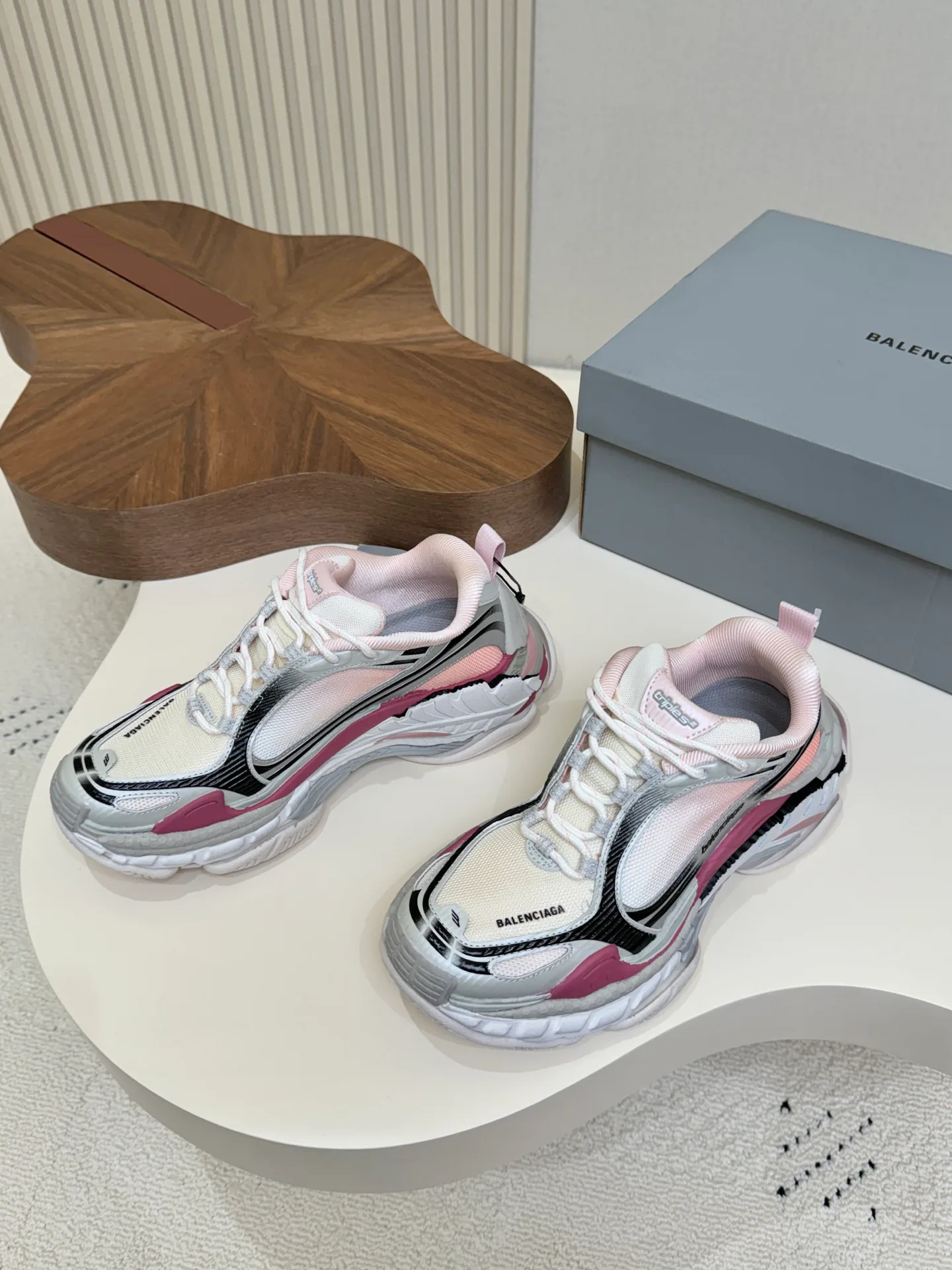 Кроссовки Женские Balenciaga 19691230