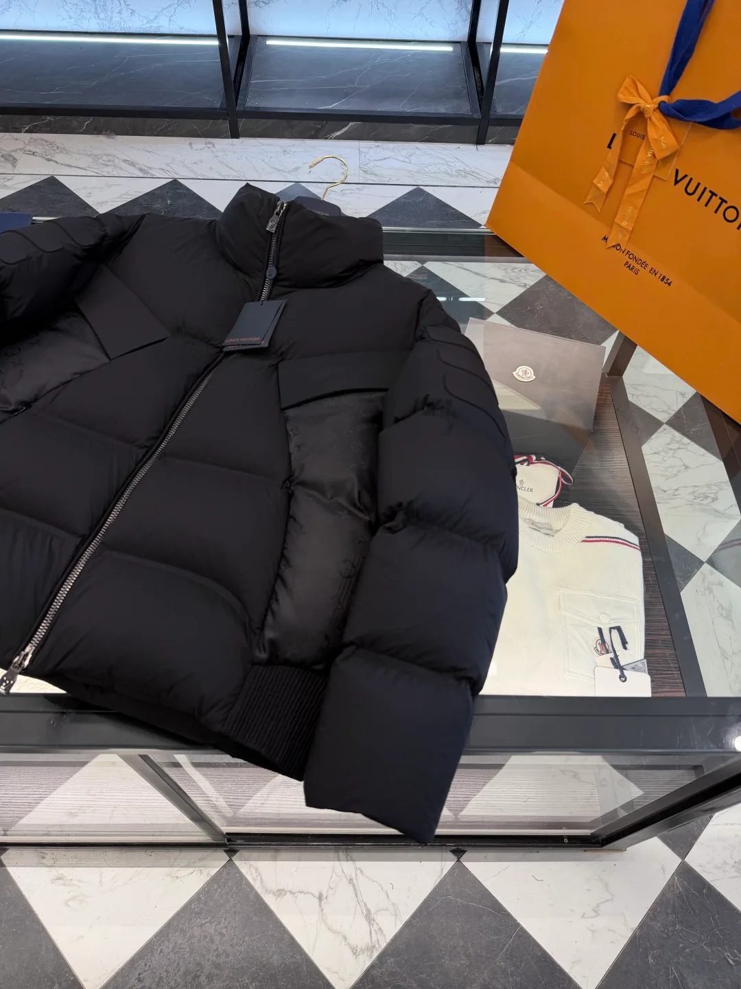 Куртки И Пуховики Женские Louis Vuitton 1521822