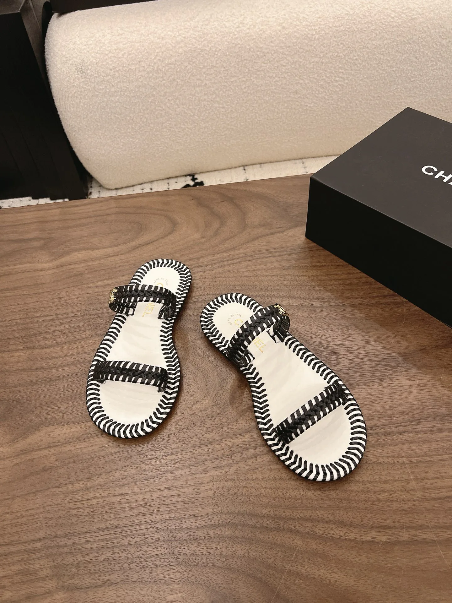 Шлепанцы Женские Chanel 17213068