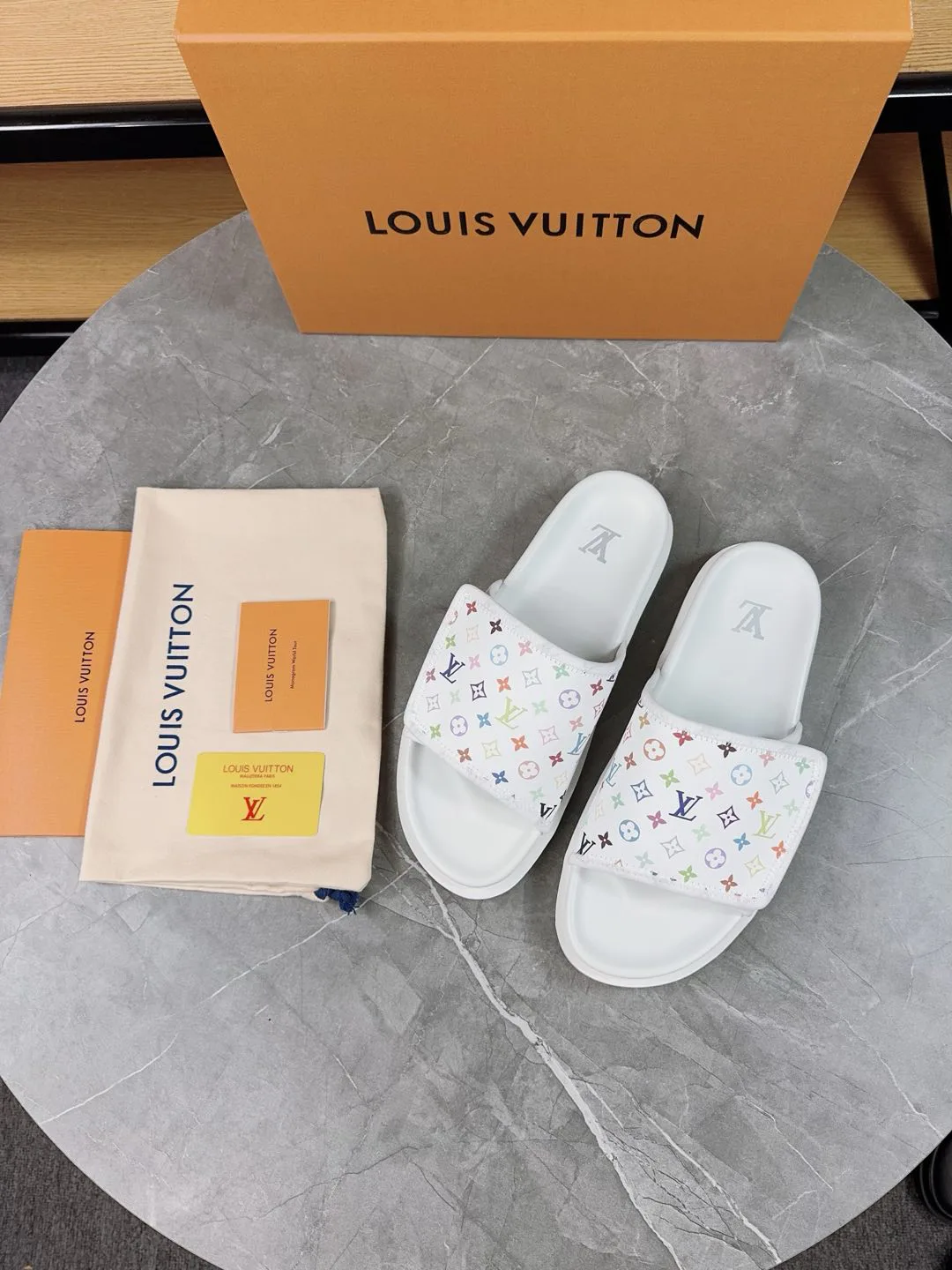 Шлепанцы Женские Louis Vuitton 8917