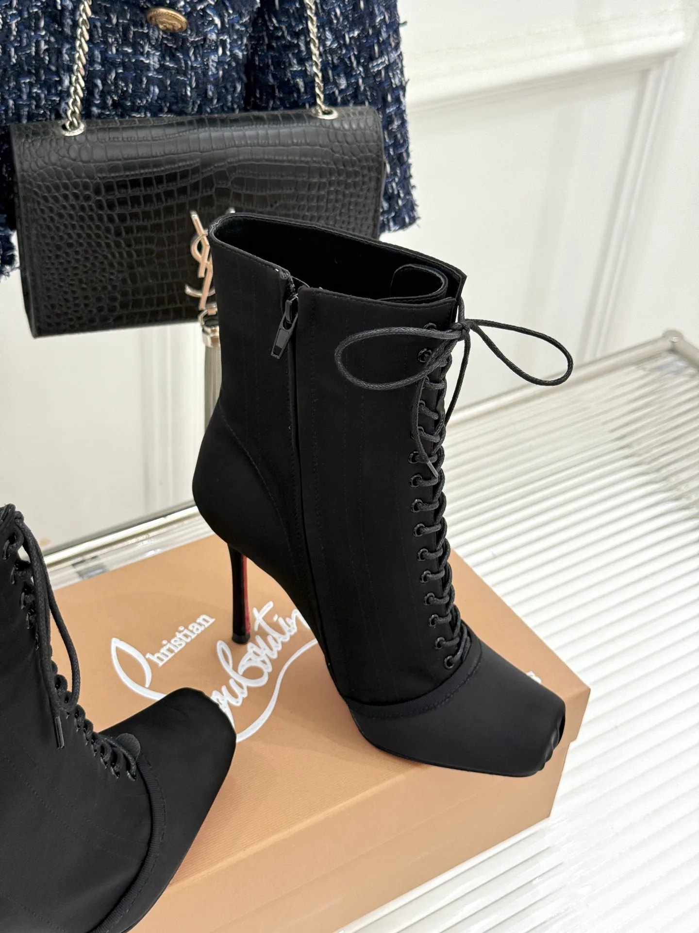 Ботильоны Женские Christian Louboutin 18575733