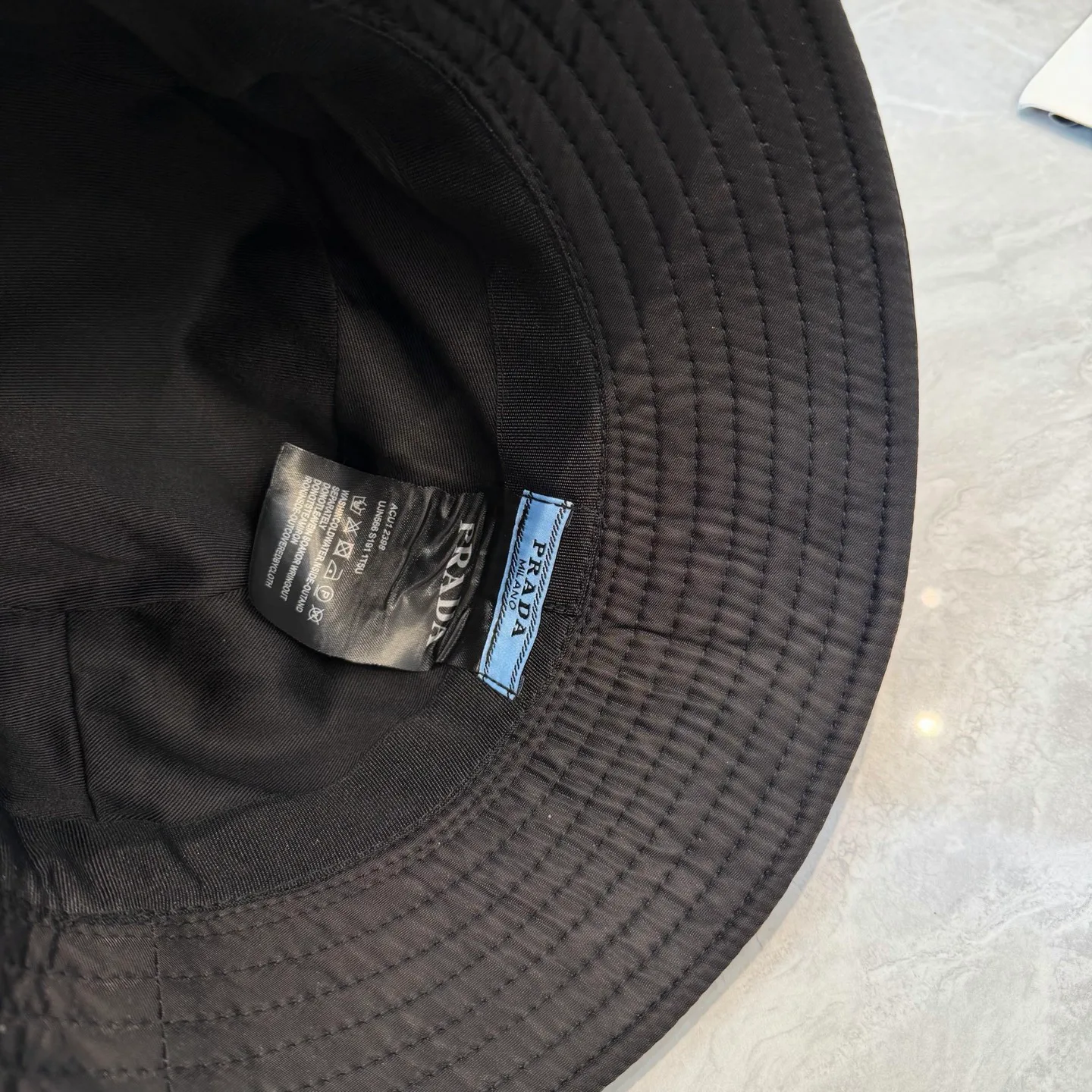 Головные Уборы Prada 13418589