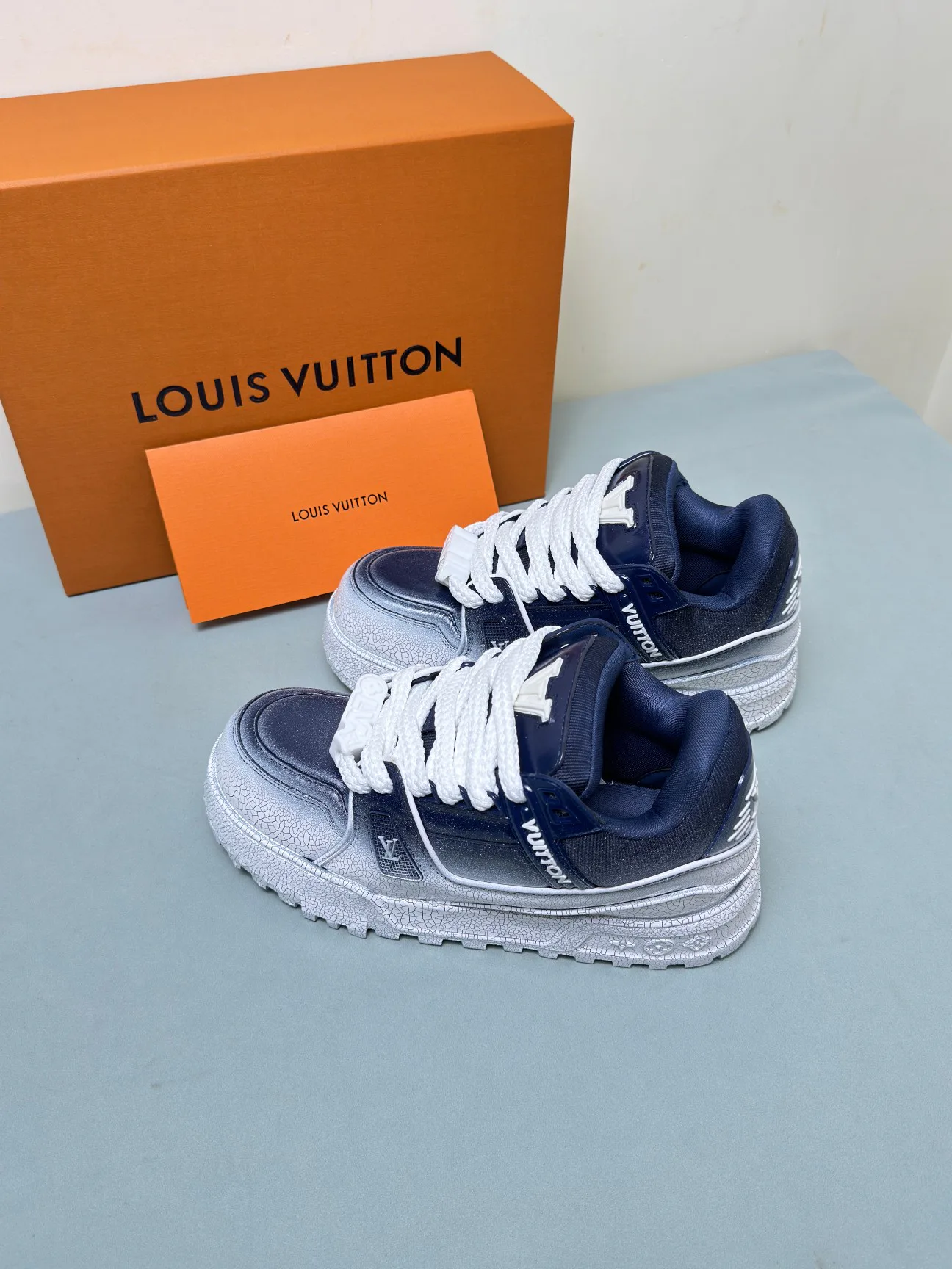 Кроссовки Женские Louis Vuitton 11073672
