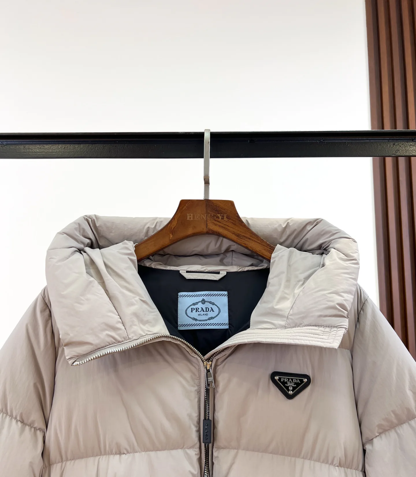 Куртки И Пуховики Женские Prada 18820586