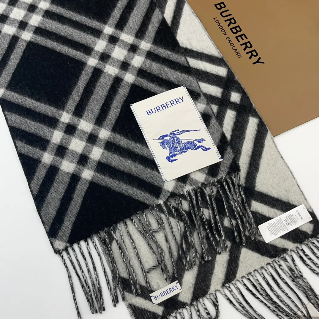 Шарфы Burberry 18474608