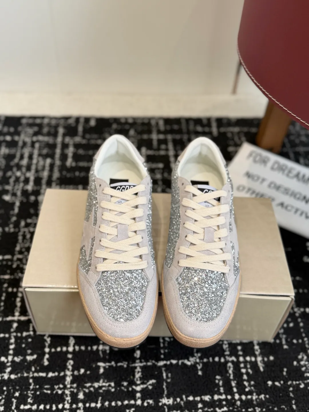 Кроссовки Женские Golden Goose 18305923