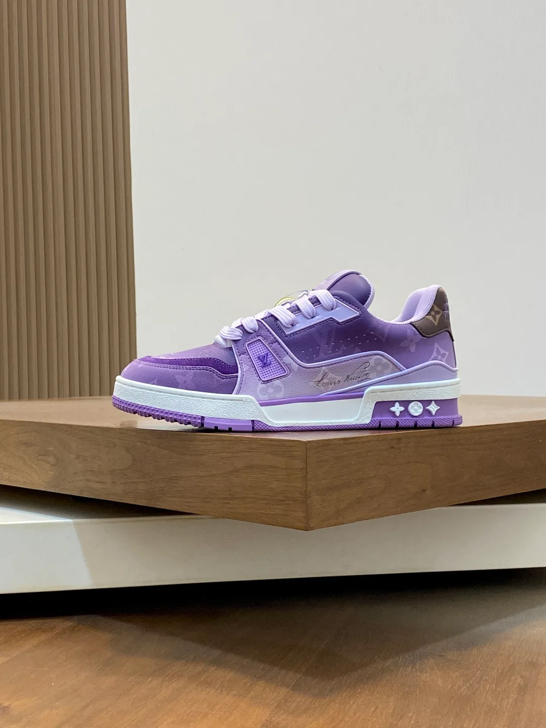 Кроссовки Женские Louis Vuitton 11575989