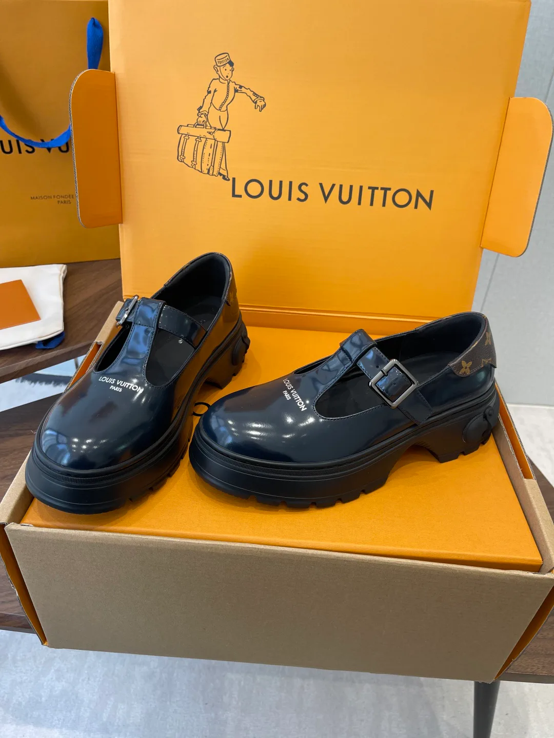 Туфли Женские Louis Vuitton 1401154