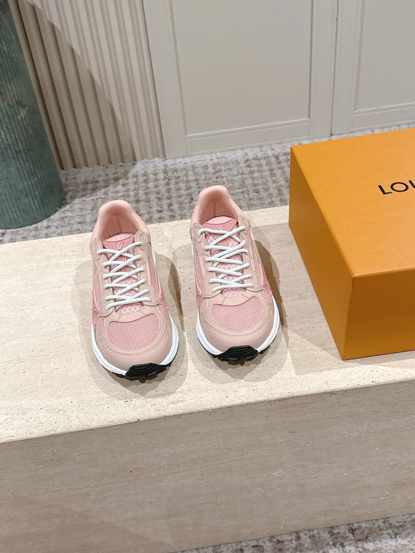 Кроссовки Женские Louis Vuitton 11241502