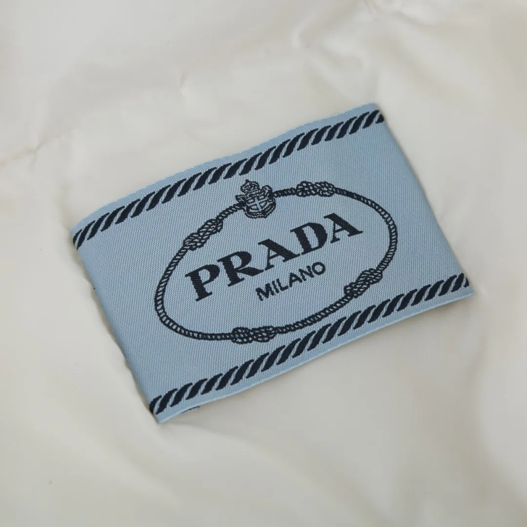 Куртки И Пуховики Женские Prada 17907687