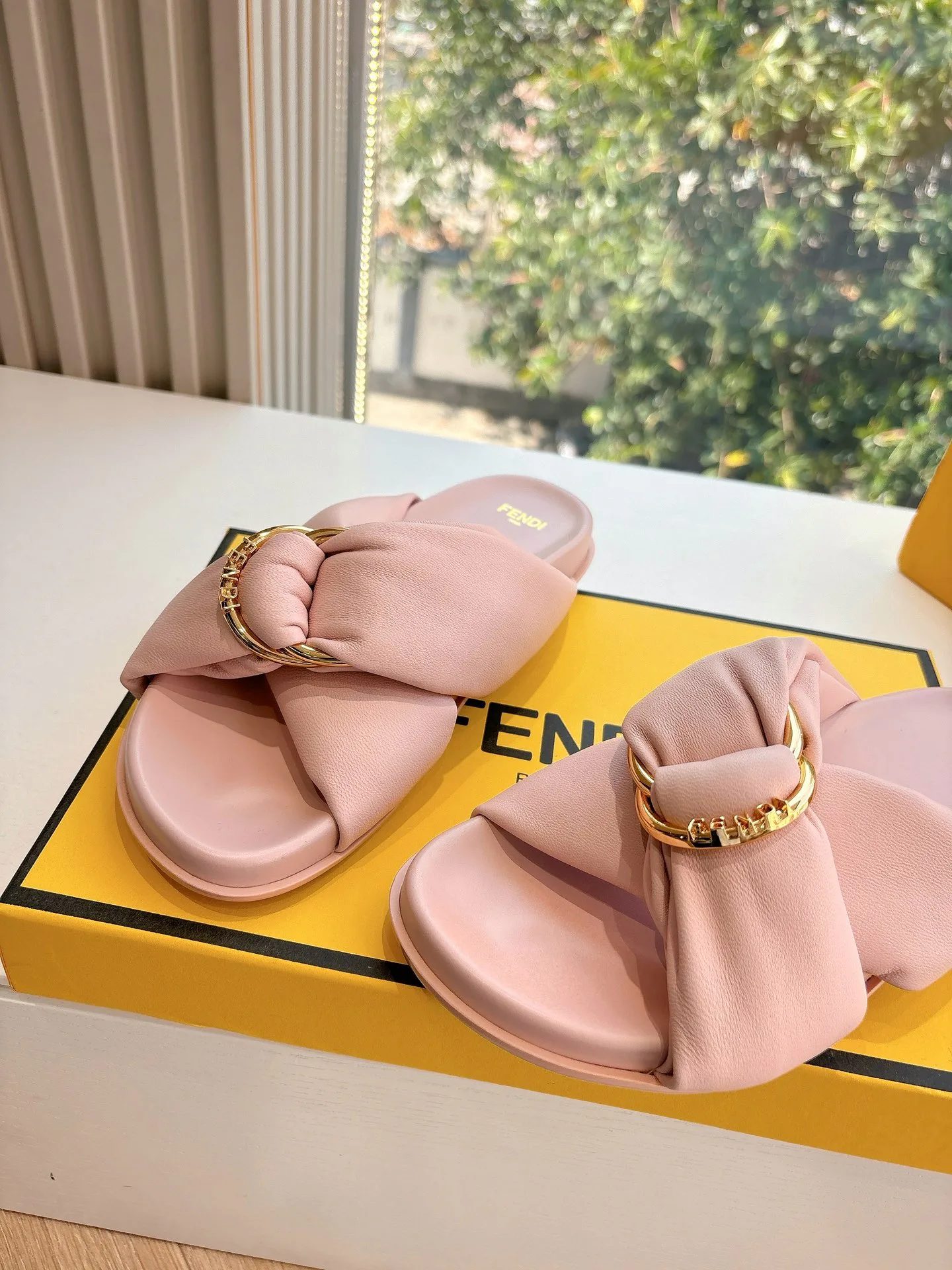 Шлепанцы Женские Fendi 26009