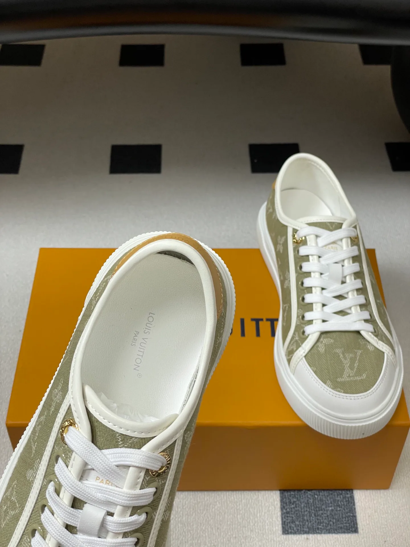 Кроссовки Женские Louis Vuitton 13343882