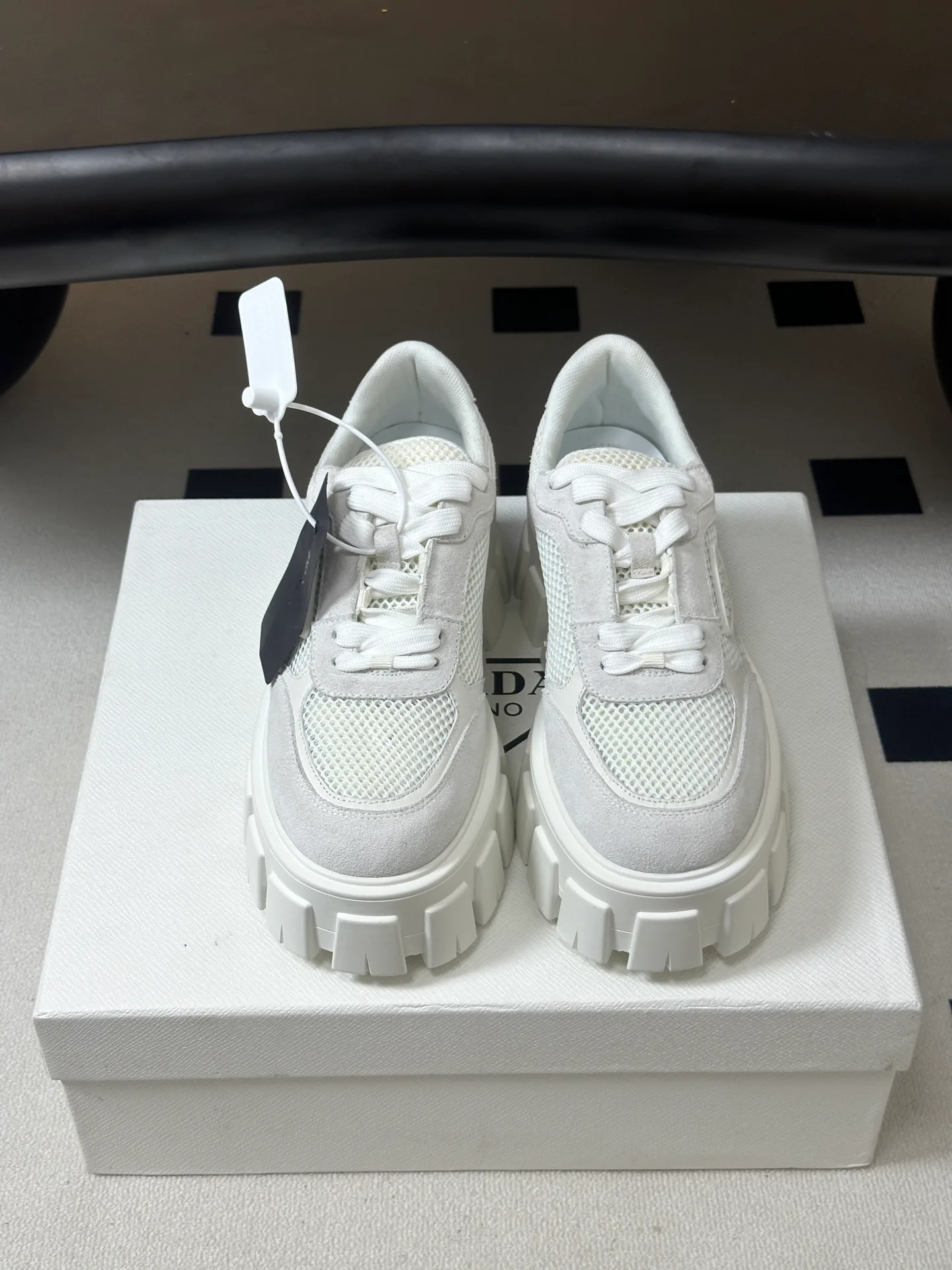 Кроссовки Женские Prada 18049584