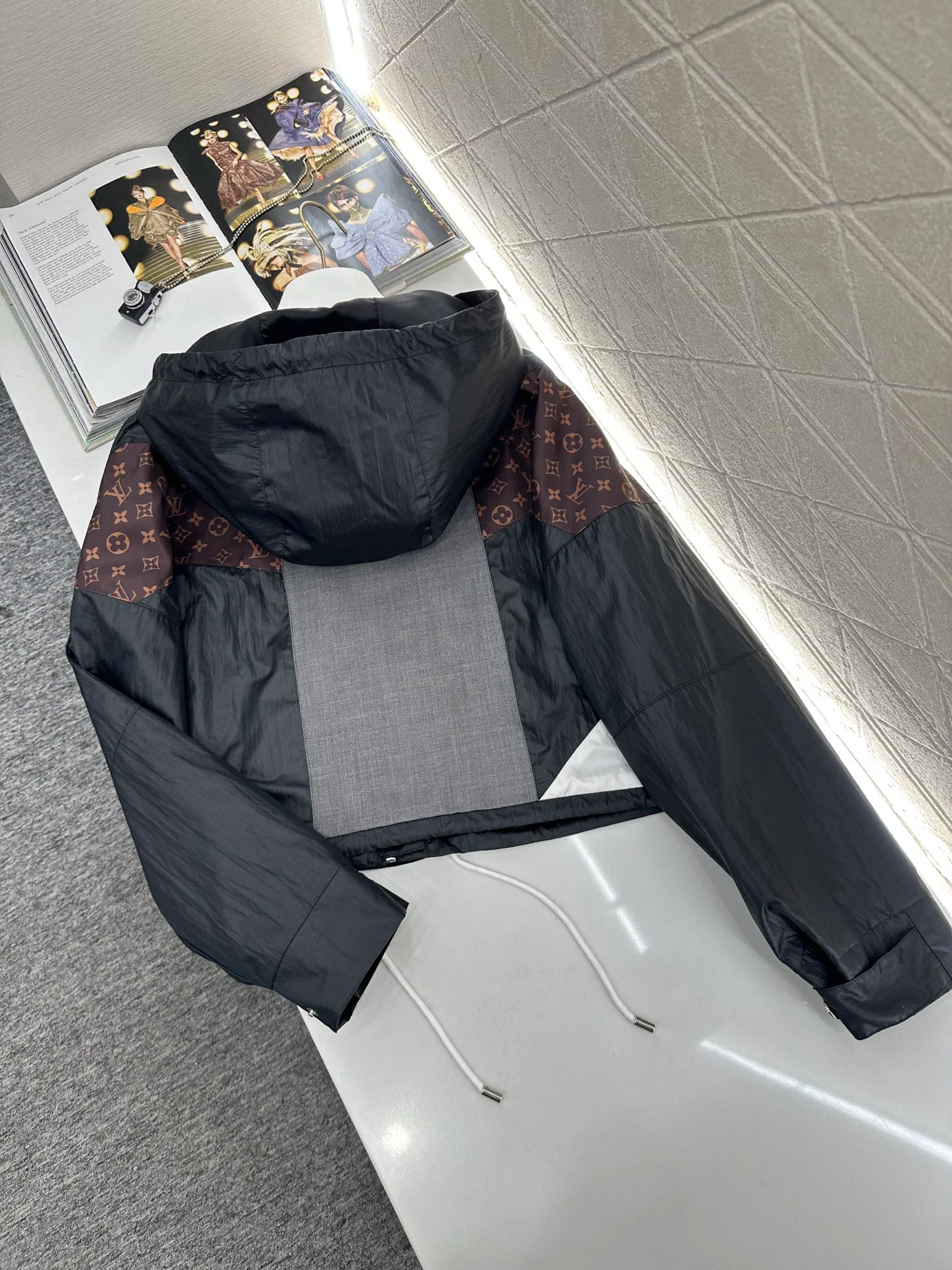 Куртки И Пуховики Женские Louis Vuitton 1392534