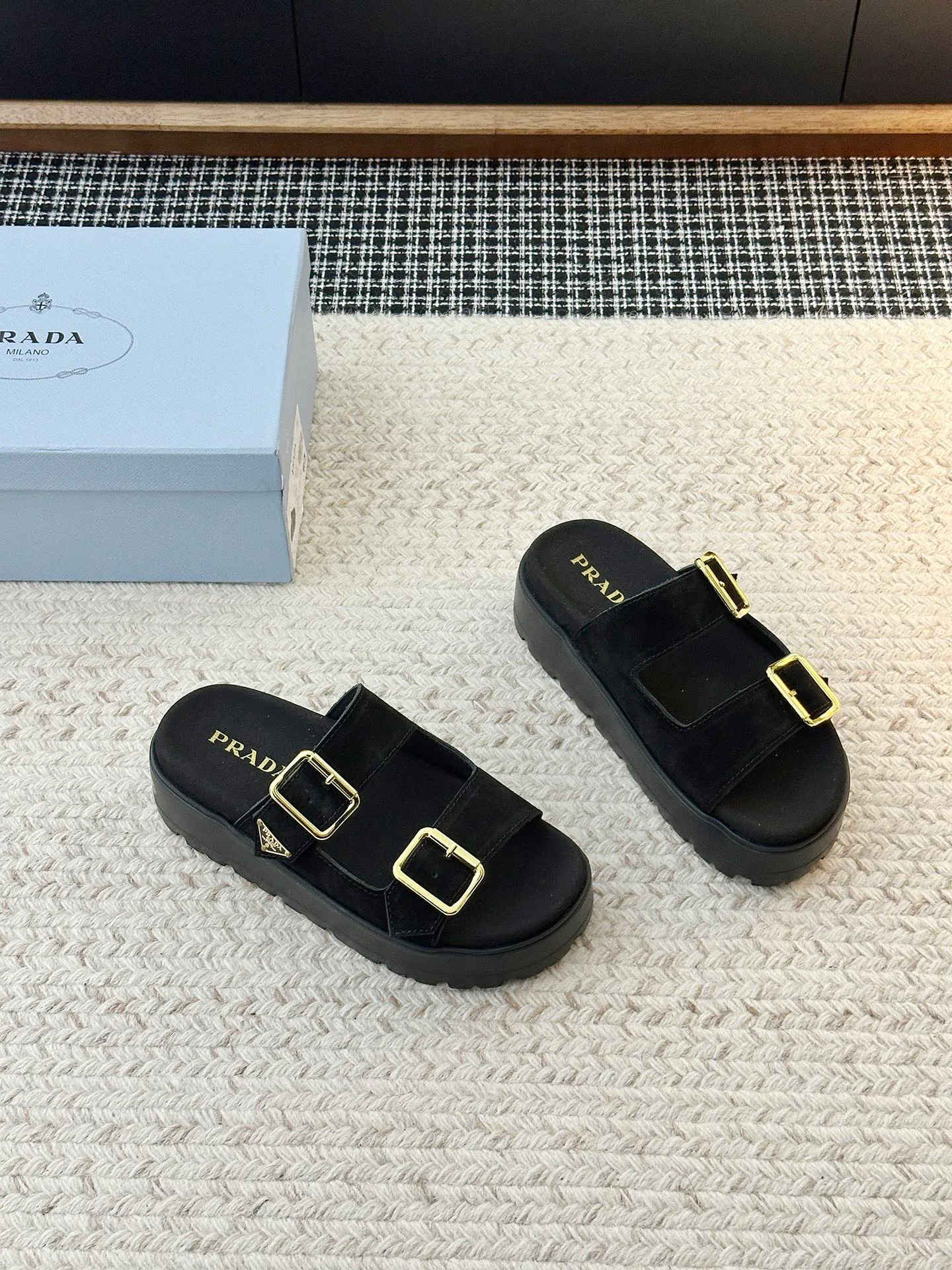 Шлепанцы Женские Prada 13454383