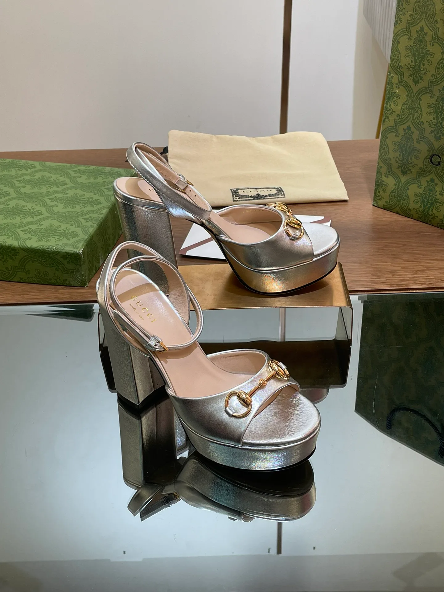 Босоножки Женские Gucci 11616310