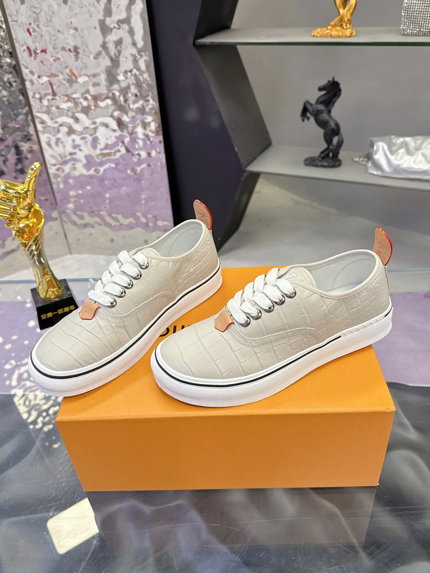 Кроссовки Мужские Louis Vuitton 17930914