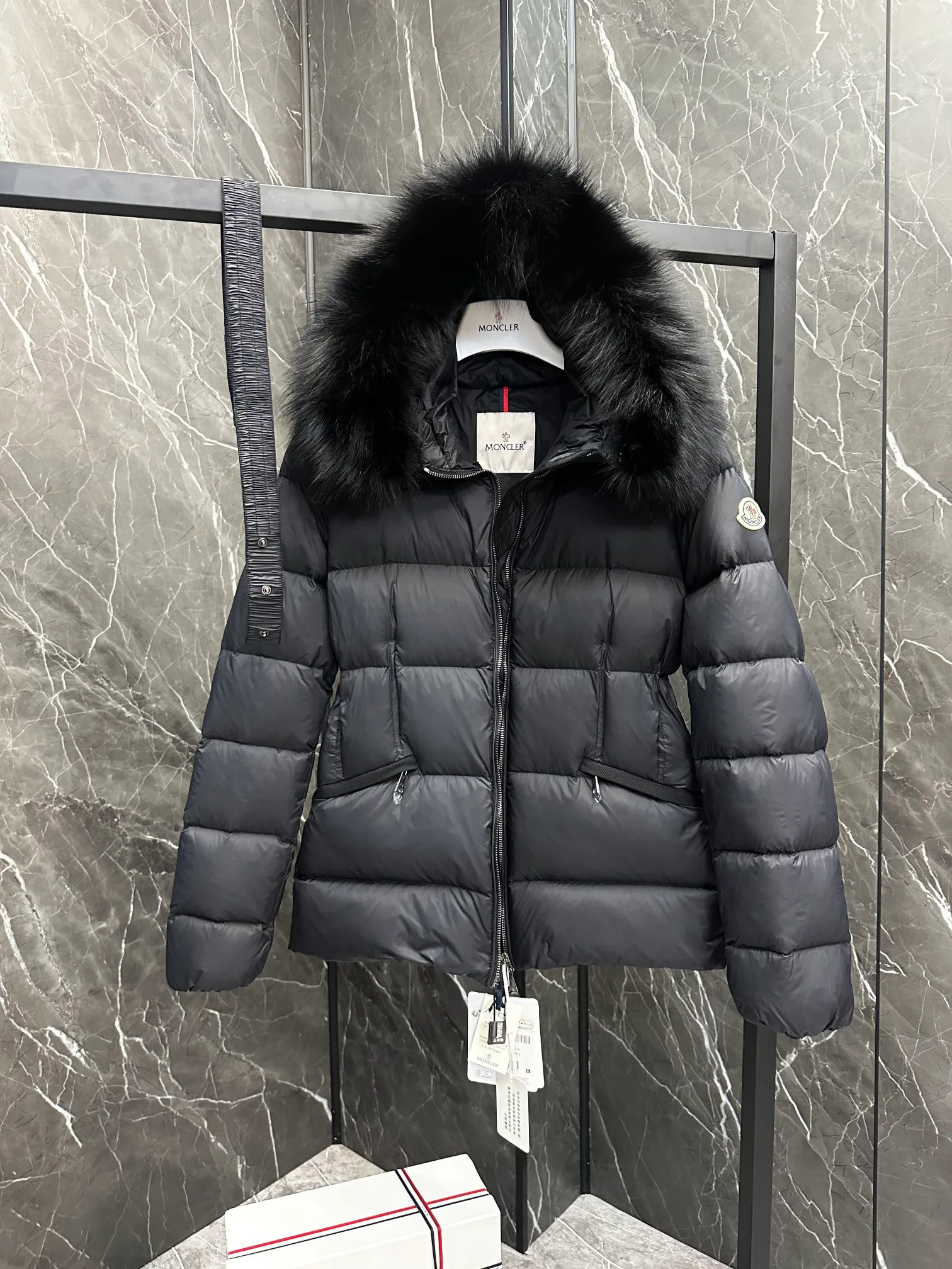 Куртки И Пуховики Женские Moncler 18615222