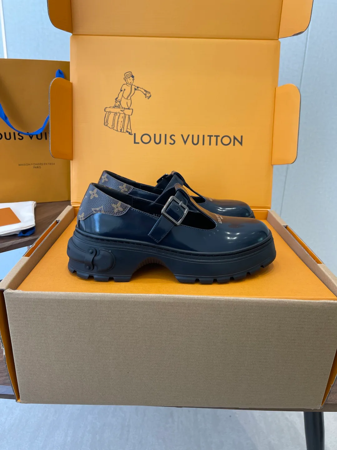 Туфли Женские Louis Vuitton 1401154