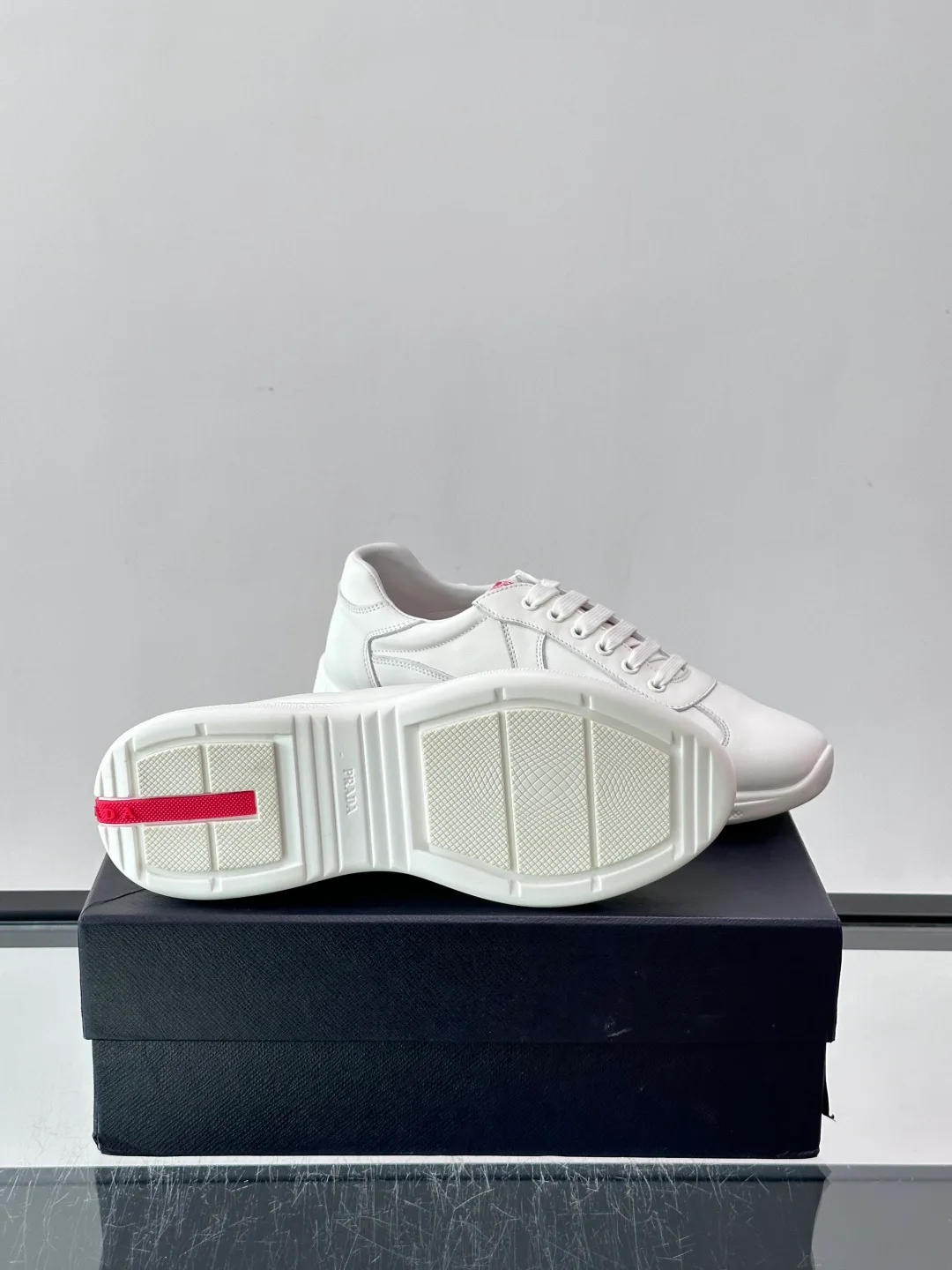 Кроссовки Женские Prada 18119253