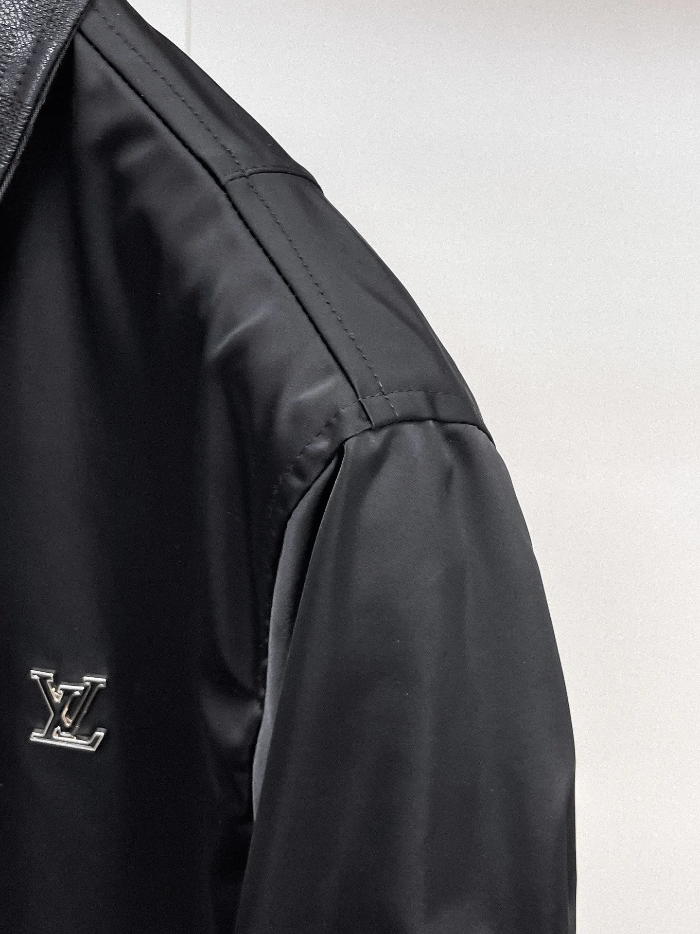 Куртки И Пуховики Мужские Louis Vuitton 9352279