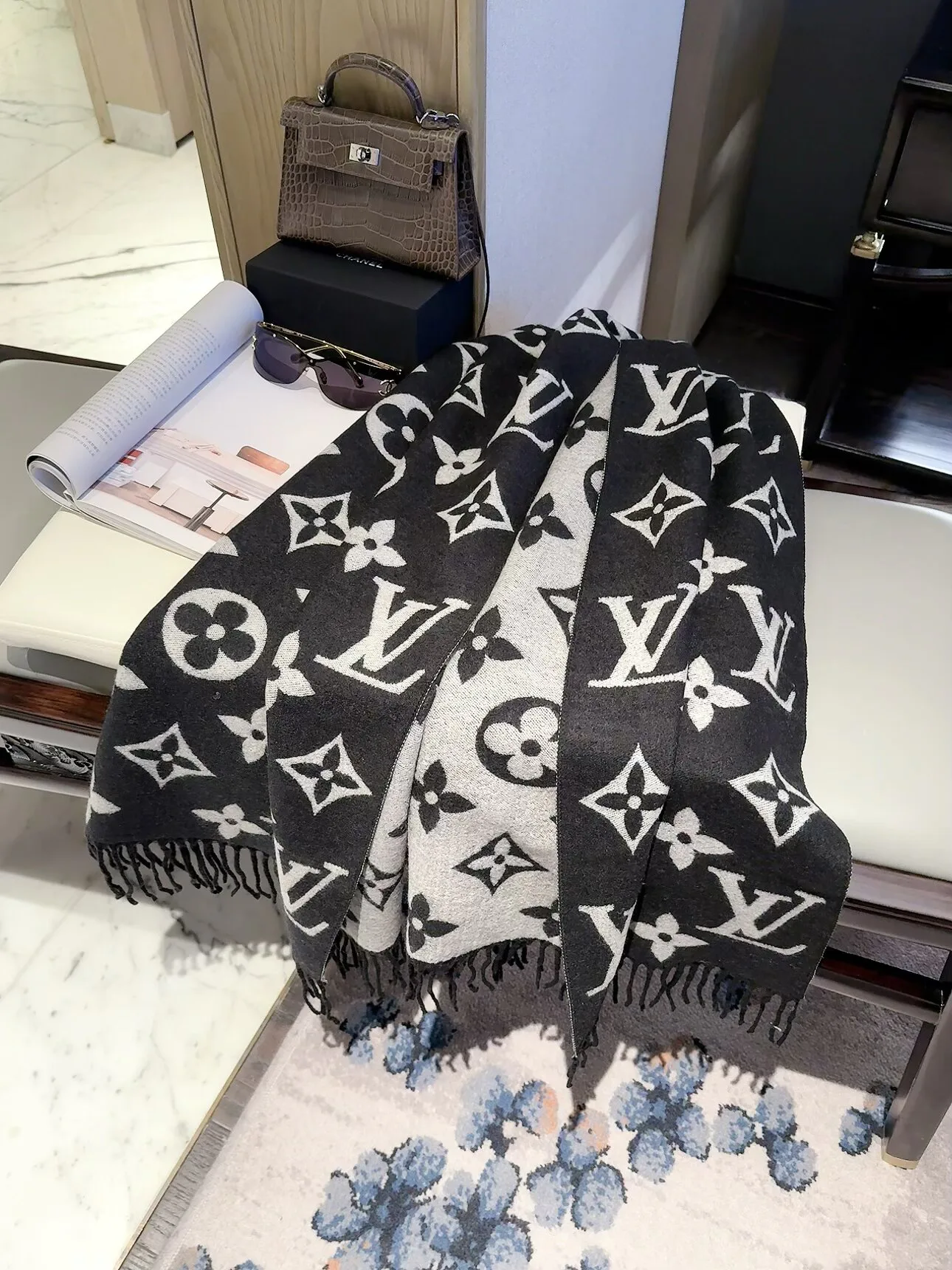 Шарфы Louis Vuitton 18322509