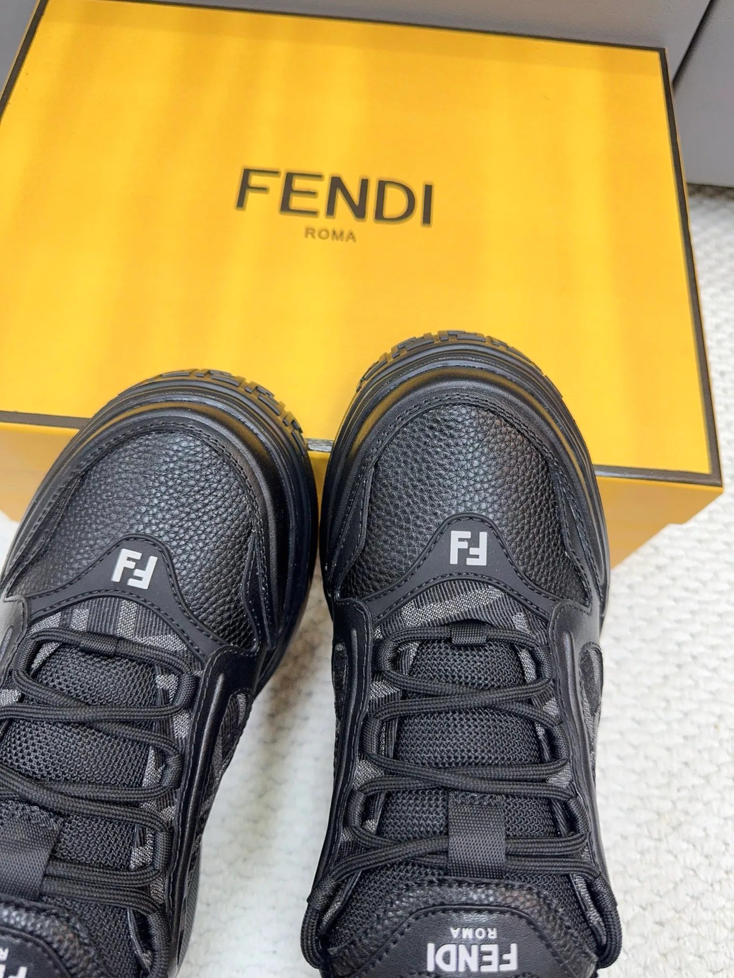 Кроссовки Мужские Fendi 354130