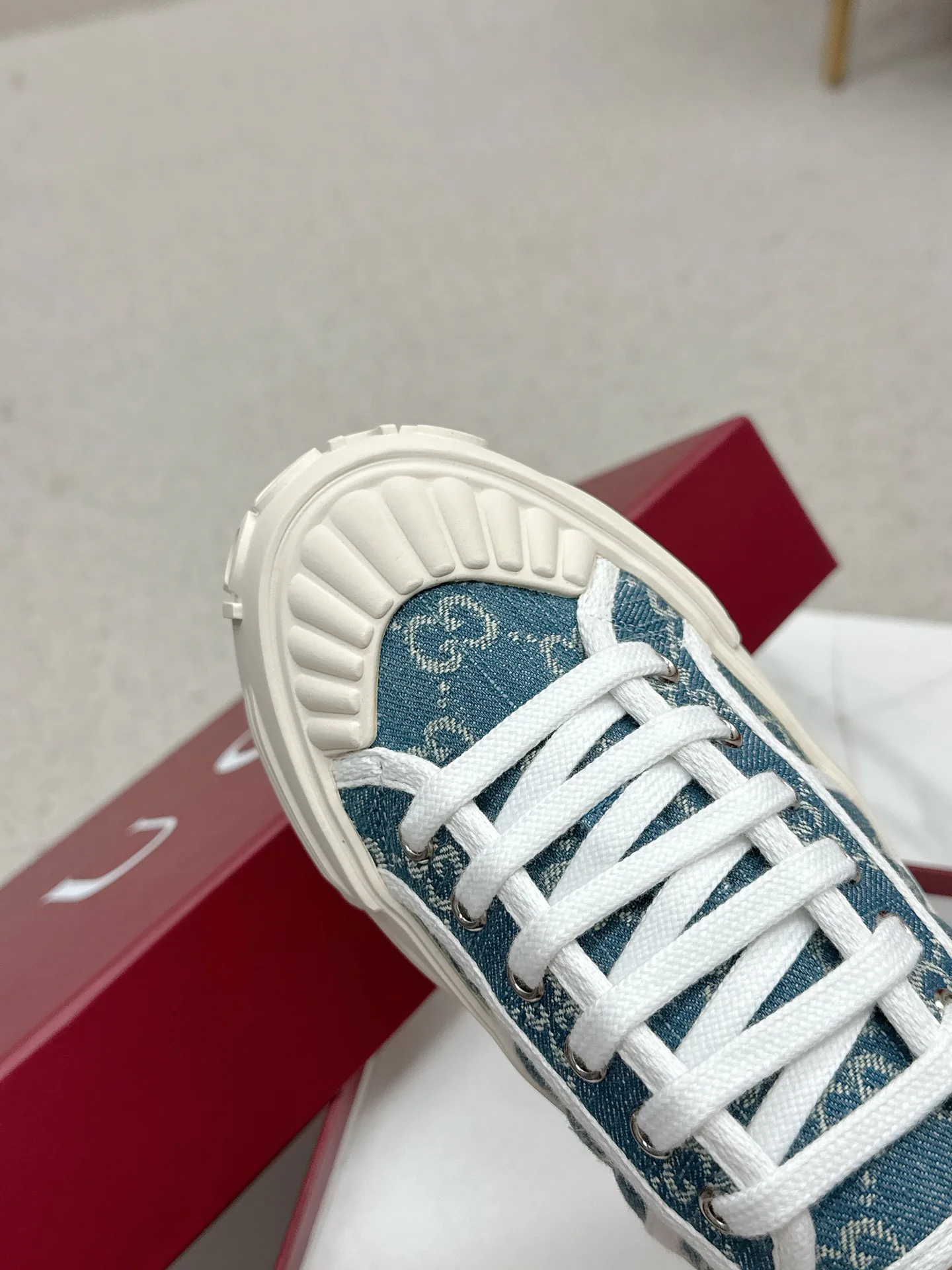 Кроссовки Женские Gucci 17746025