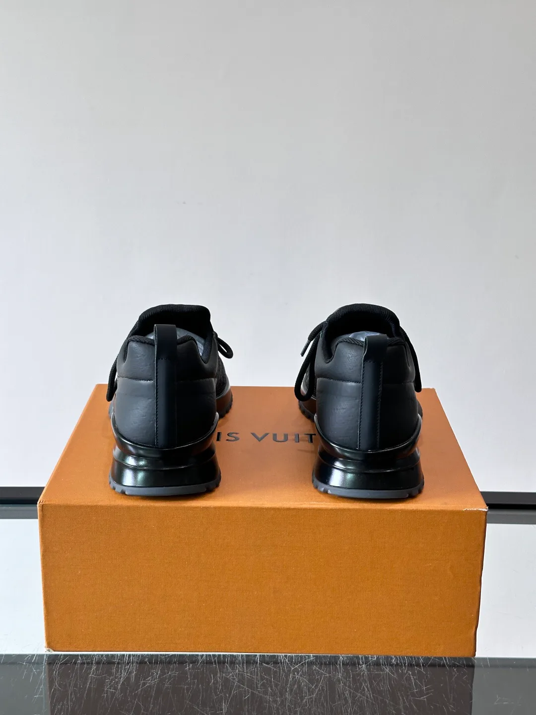 Кроссовки Мужские Louis Vuitton 17588577
