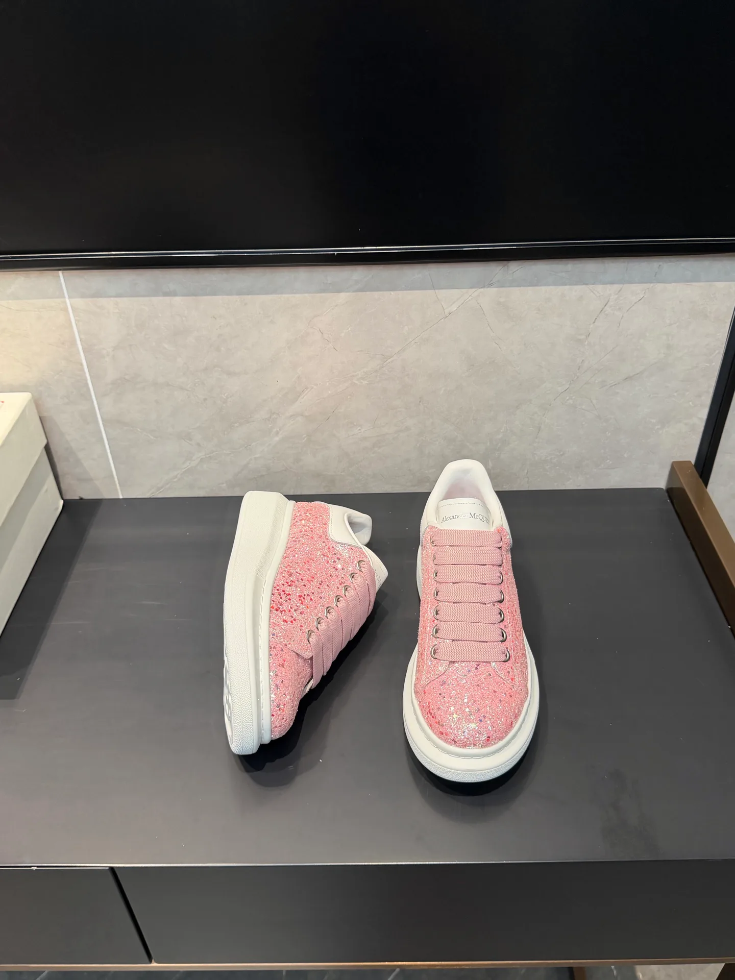 Кроссовки Женские Alexander Mcqueen 18891472