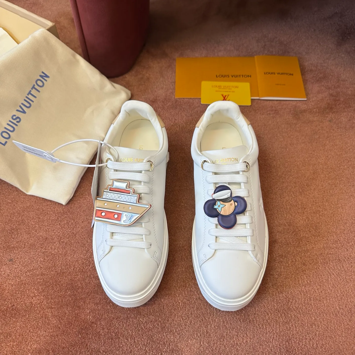 Кроссовки Женские Louis Vuitton 18120680