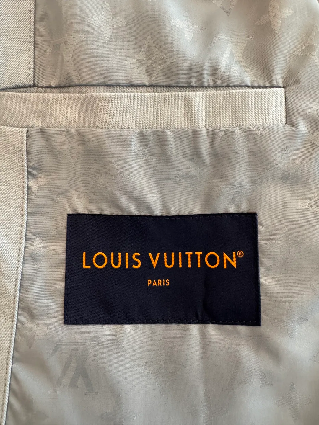 Куртки И Пуховики Женские Louis Vuitton 17463248