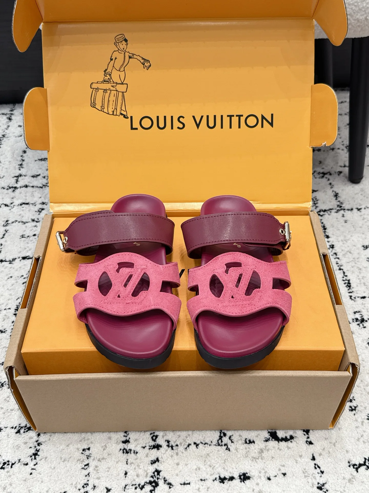 Шлепанцы Женские Louis Vuitton 17522788