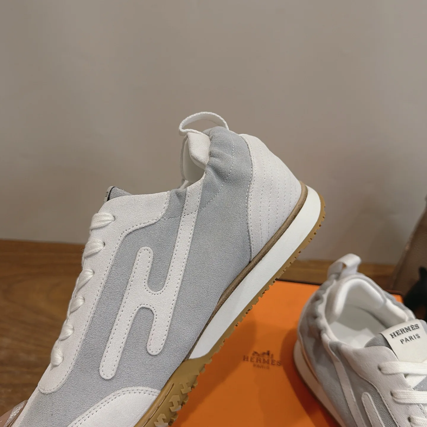 Кроссовки Женские Hermes 18230835